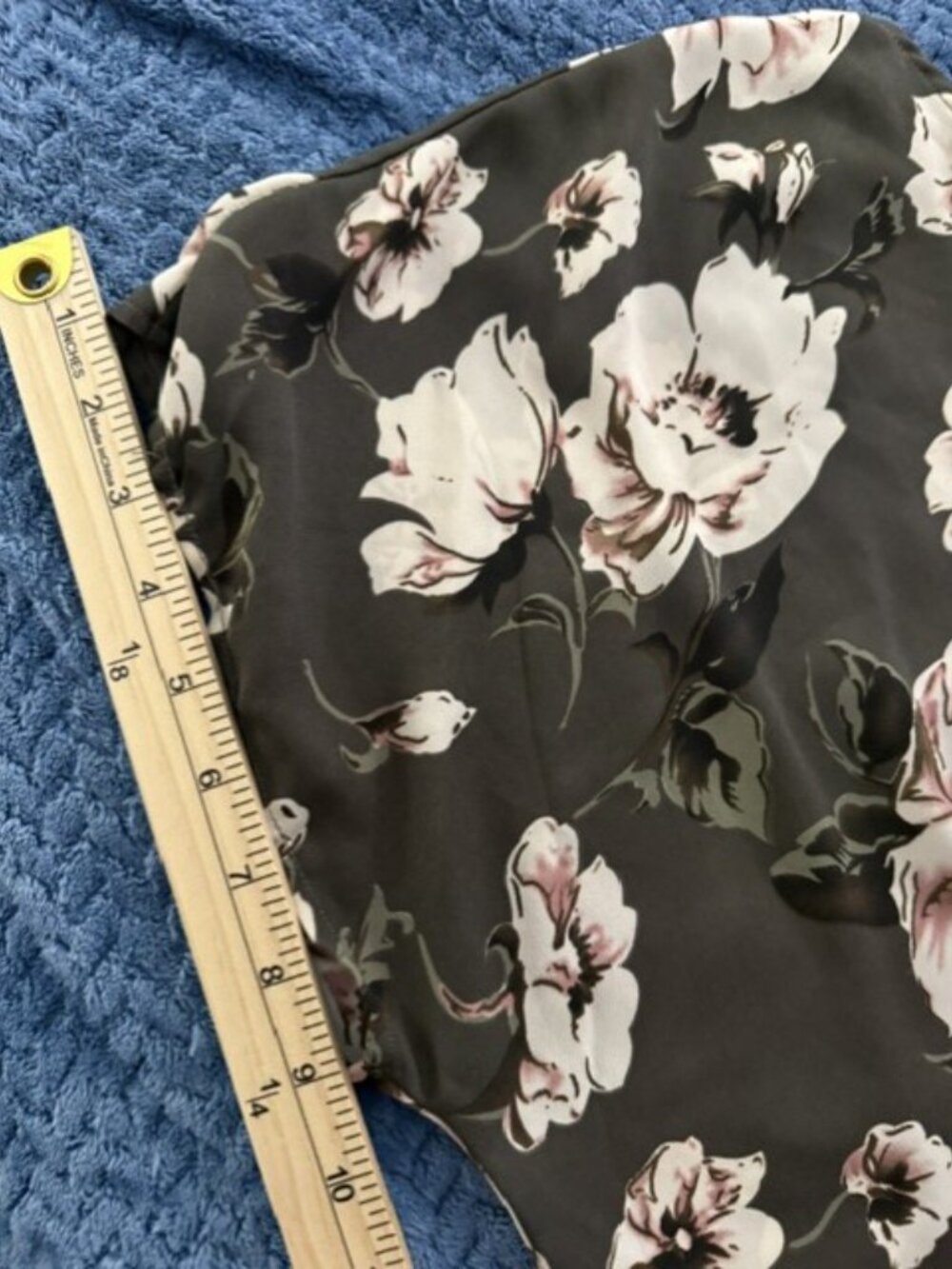 West Kei Floral Twist-Front Blouse Size 2X Olive Green V-Neck Short Sleeve - Picture 13 of 15